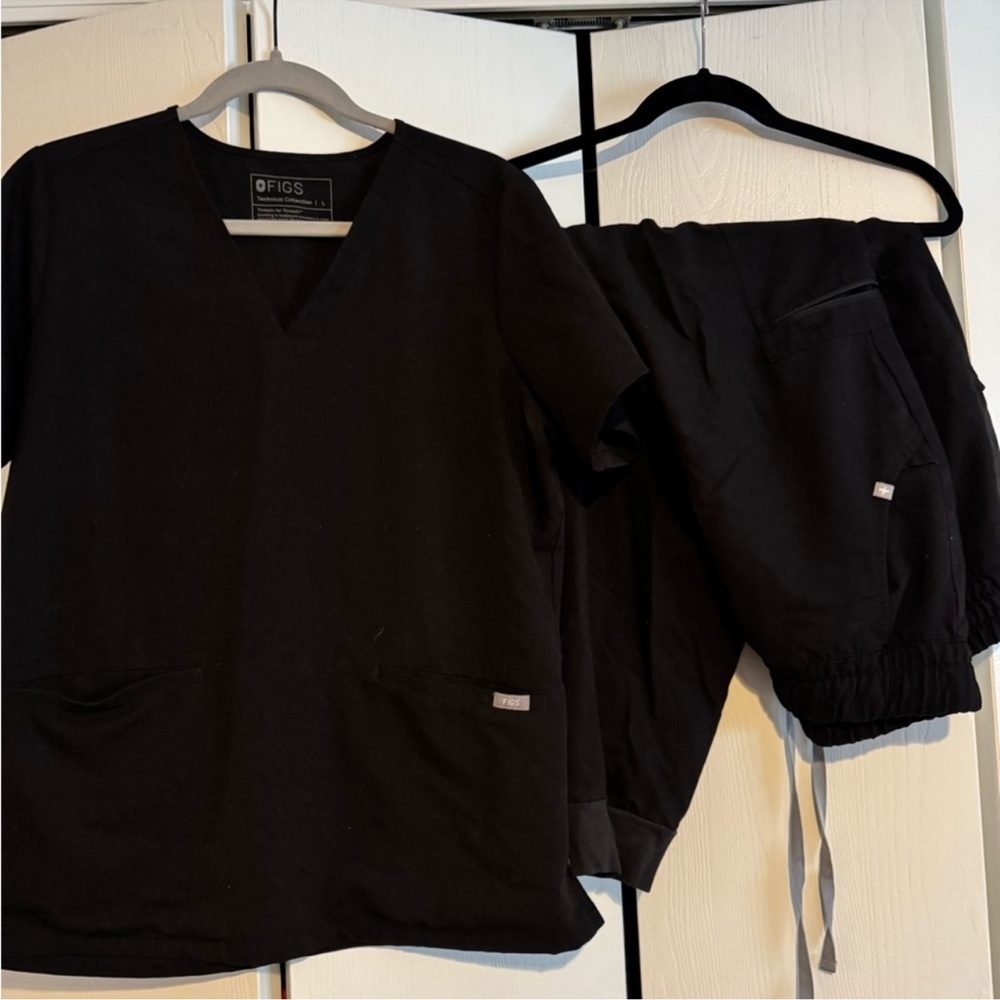 Figs Black V-Neck Scrub Top and Jogger Set